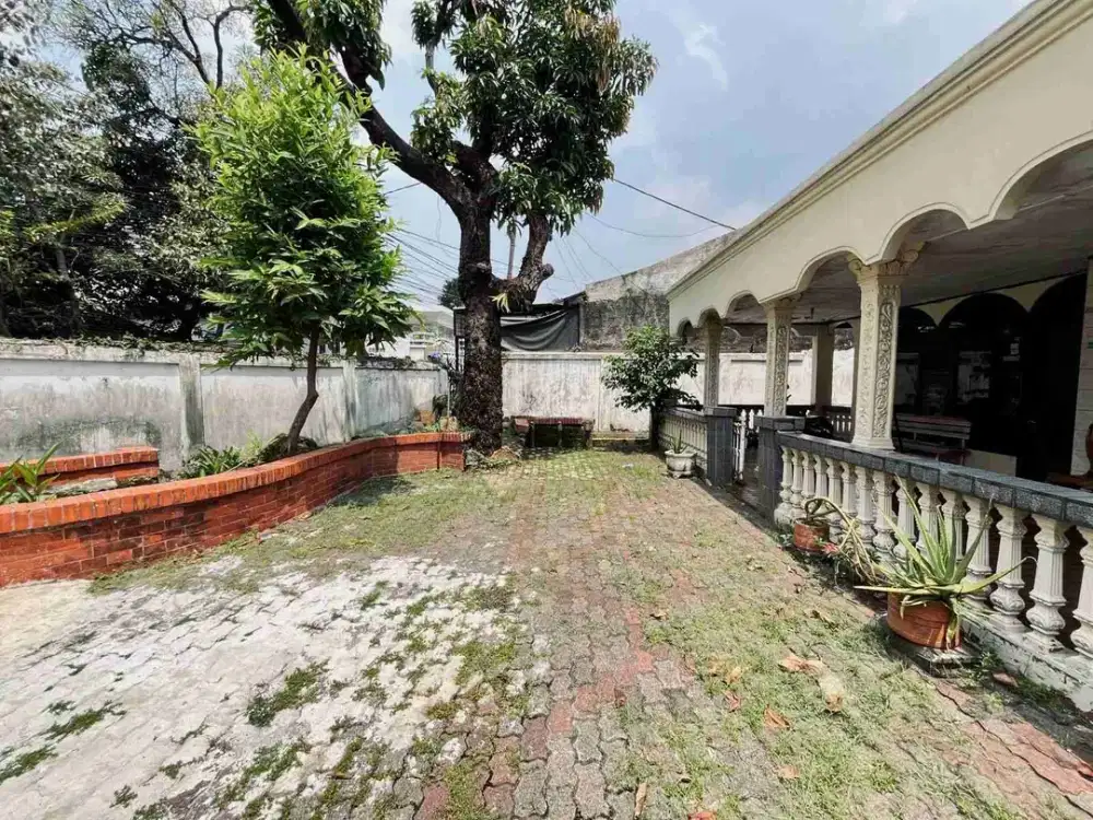 DIJUAL RUMAH MURAH DI PINGGIR JALAN RAYA KRAMAT JATI, POSISI SAMPING MINIMARKET!