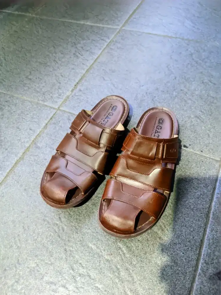 sandal kulit gats