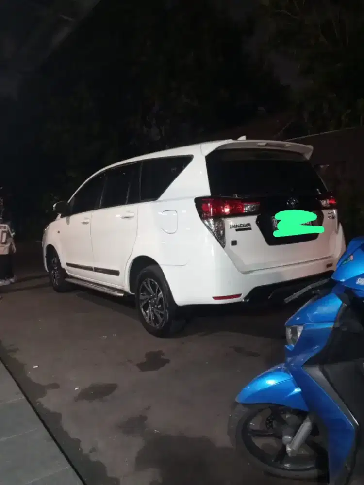 Kijang Innova 2.0 Luxury AT Bensin Putih 2021