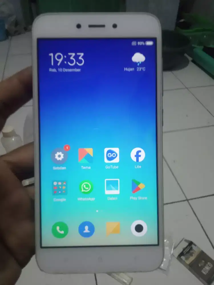 Xiaomi redmi 5a 4G 2/16 layar 5 inchi normal