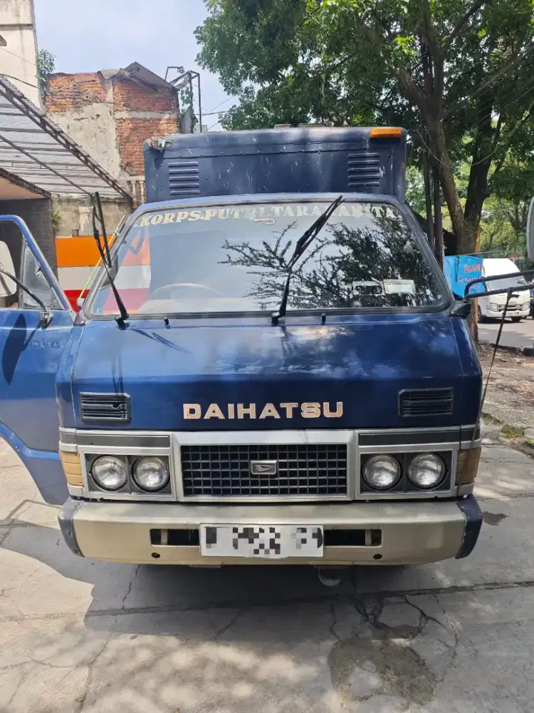 Daihatsu Delta engkel Box tahun 1992 mobil bagus sekali tinggal pakai