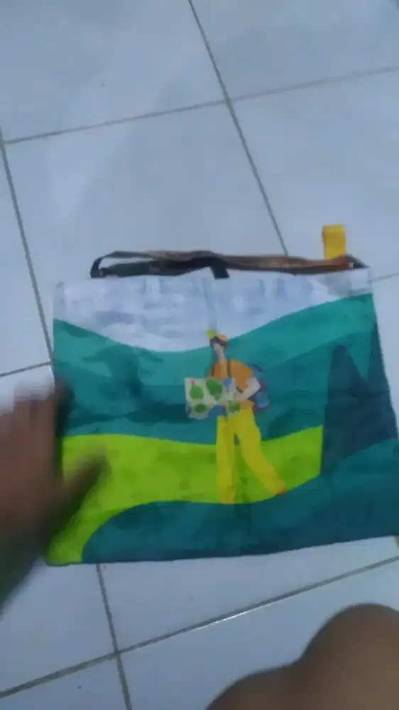 Totebag dari bahan bekas aqua