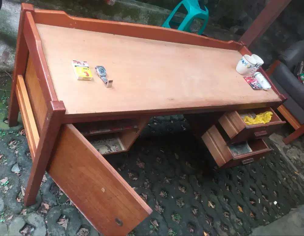 Meja Jati Multifungsi Mewah
Belajar Kerja Salon Hias Dll Mewah