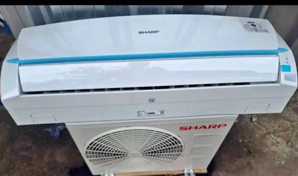 AC 1/2pk merk sharp masih mulus, putih bersih original