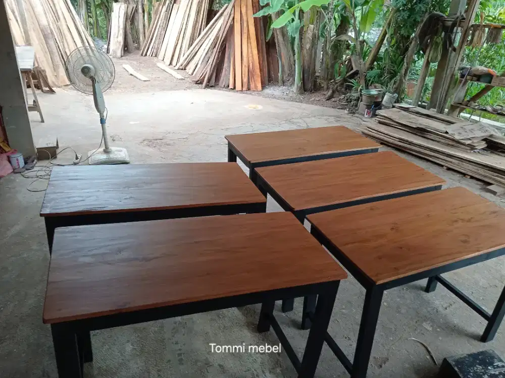 Meja serbaguna masakini