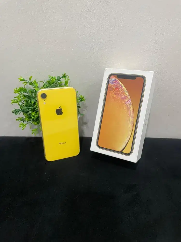 IPhone XR 128GB Yellow lengkap Fullset BH 100% Kartu All Operator