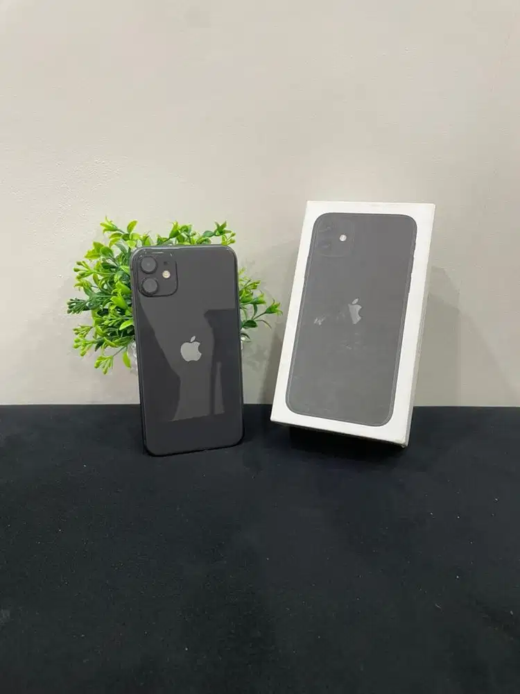 IPhone 11 64GB Black mulus Fullset BH 100% Sinyal Permanent