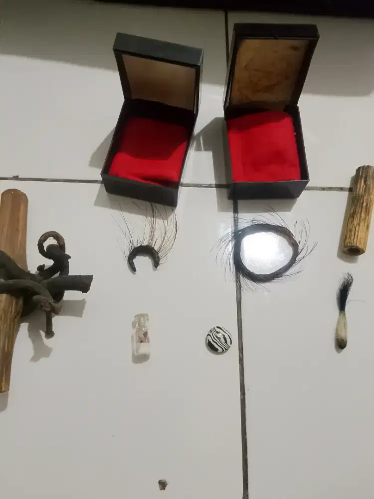 Borongan pusaka / mustika / keris / kujang / batu / samban