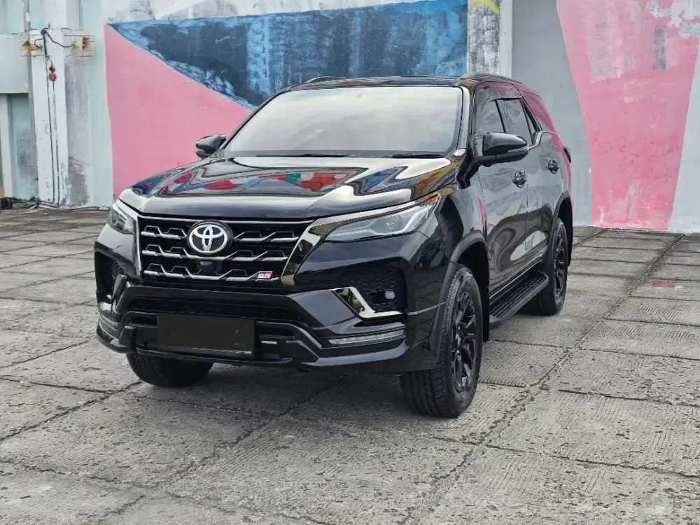 Toyota Fortuner GR 4x4 Tahun 2023 Hitam