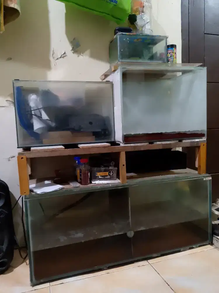 Dijual cepat, akuarium bekas.