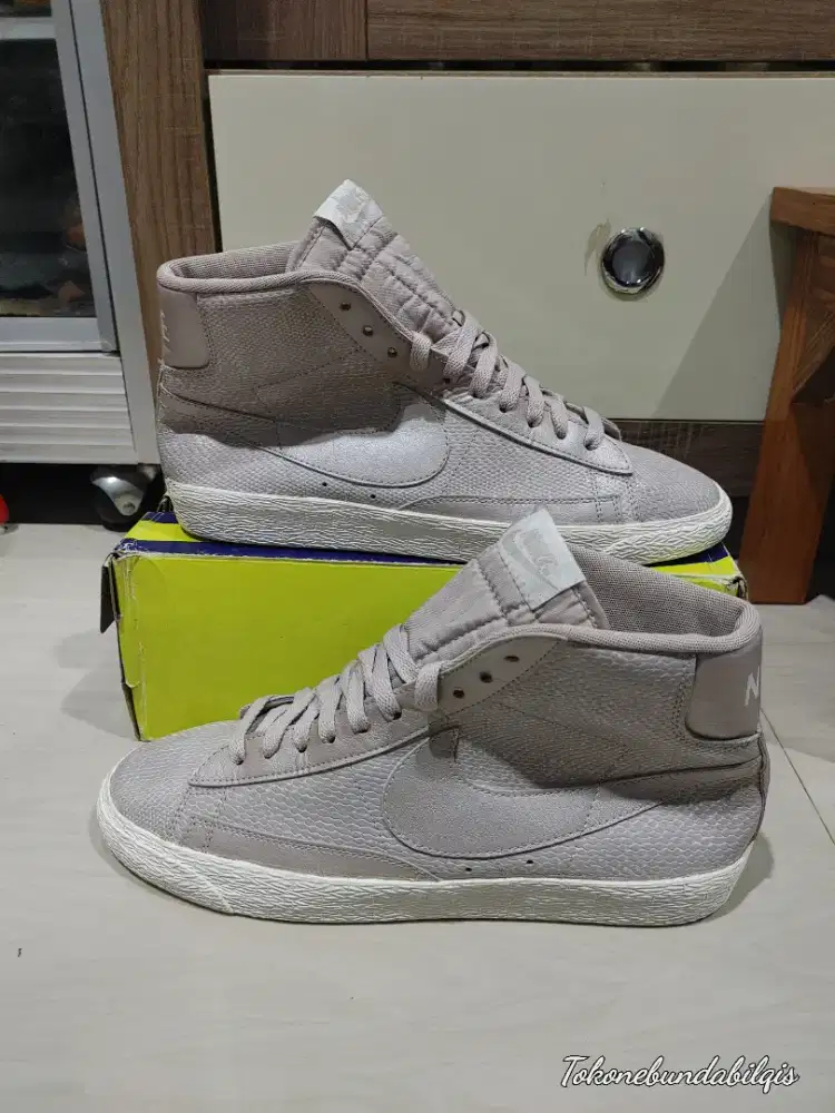 Sepatu Nike blazer skinsnake preloved size 42.5
