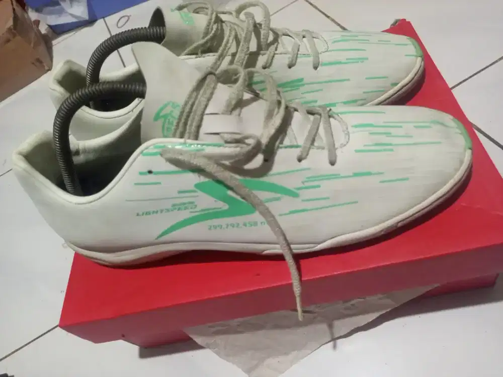SEPATU FUTSAL LIGHTSPEED REBORN
