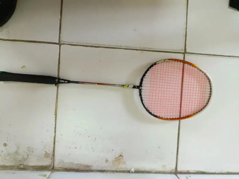 Raket Olahraga Bekas
