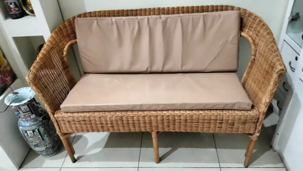 Kursi Rotan 2 Seater termasuk Bantalan untuk dudukan dan senderan