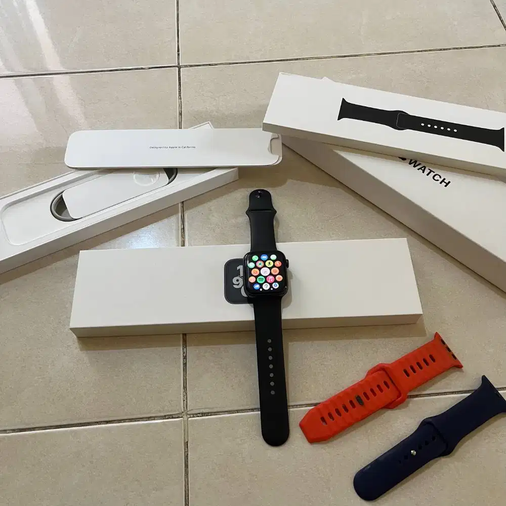 Apple Watch iWatch SE GPS+Cellular 44mm - Space Gray