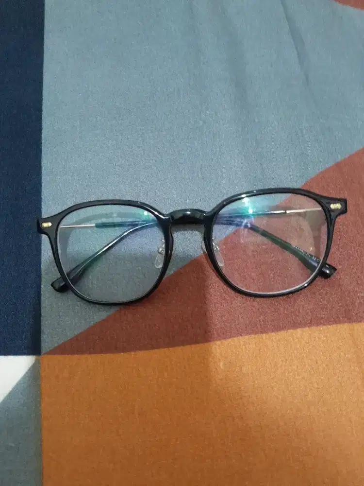Kacamata Frame Hitam – Model Classic Round