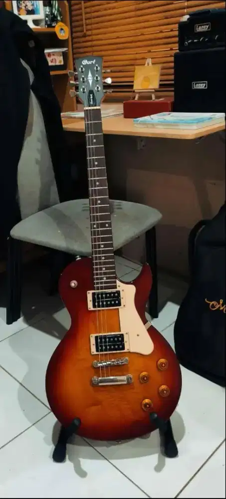 gitar cort cr-100,guitar laney amplifier ministack B iron,case montana