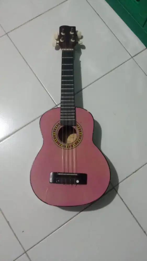 Gitar Mini / Ukelele Anak