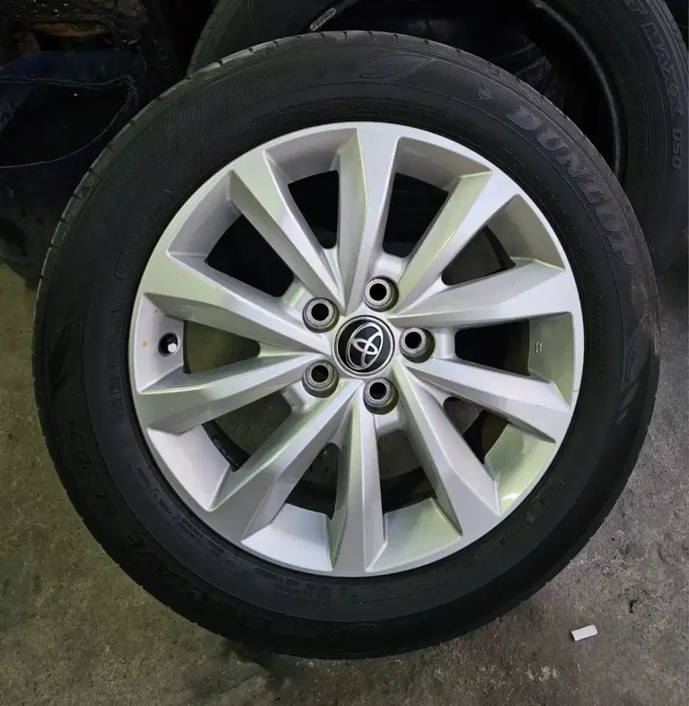 Velg OEM Zenix V R17 PCD5x114.3 Silver. Velg Ban 4pcs kondisi bagus