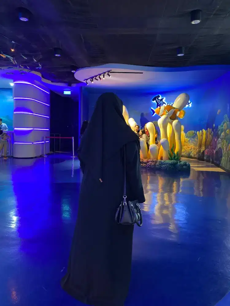 Mencari pekerjaan apa saja, yang penting halal