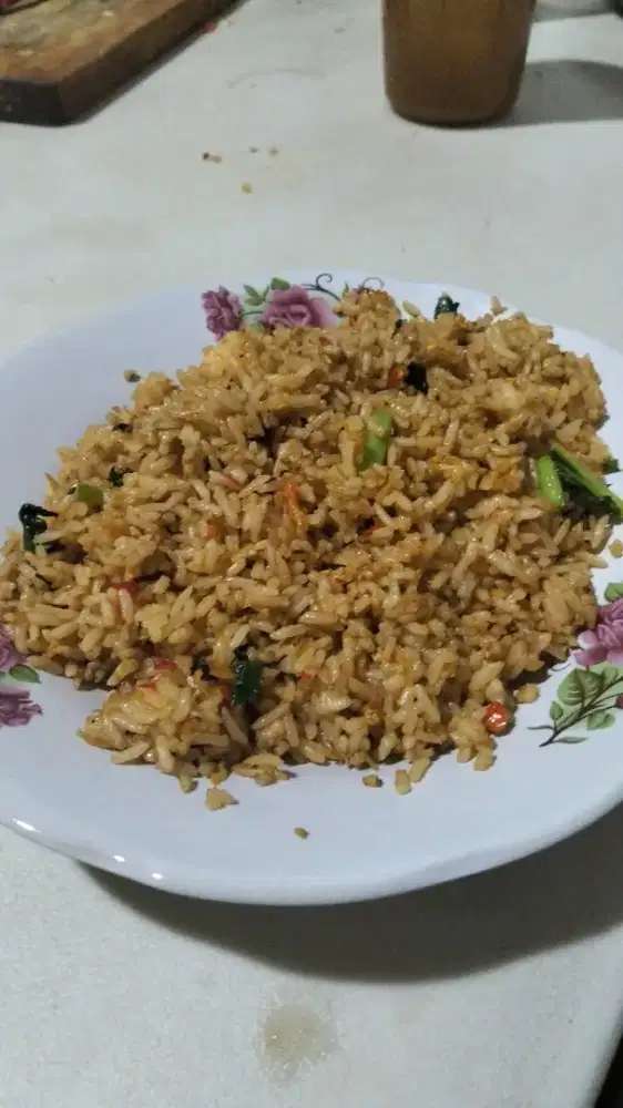 Pelayan kantin yang berpengalaman