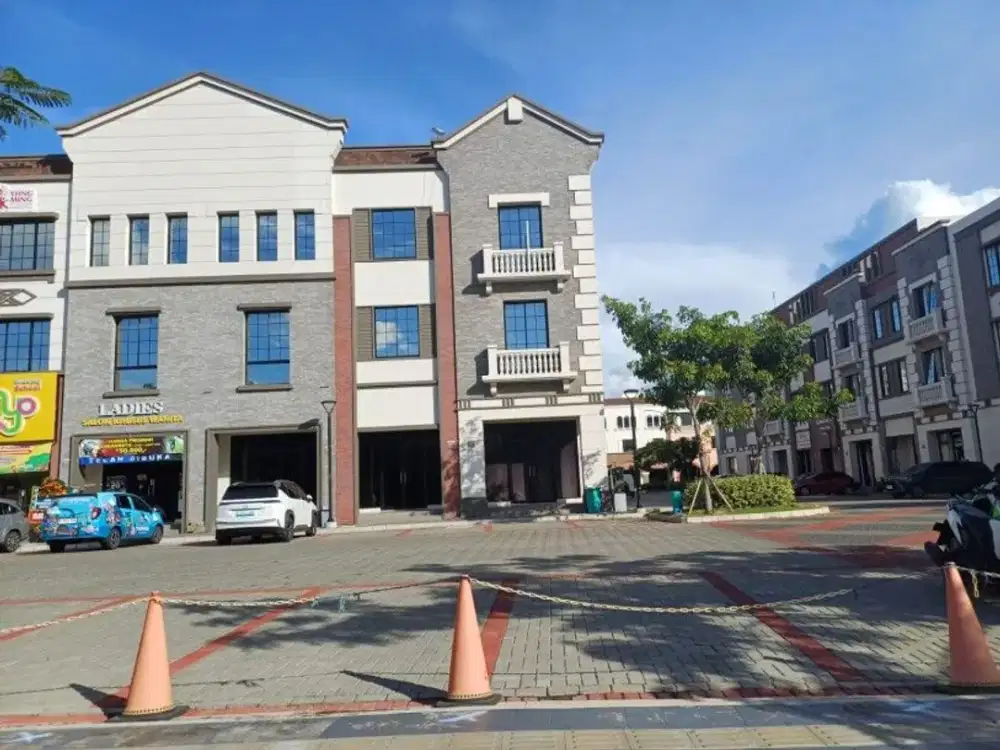 Dijual Ruko 3 Lantai di Osaka Pik 2 Hadap Jalan