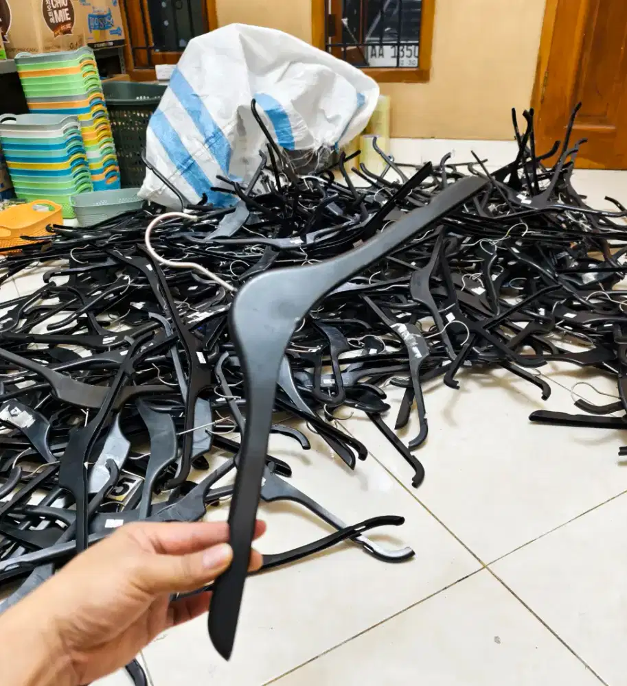 400pcs hanger plastik sekend ex pemakaian display baju