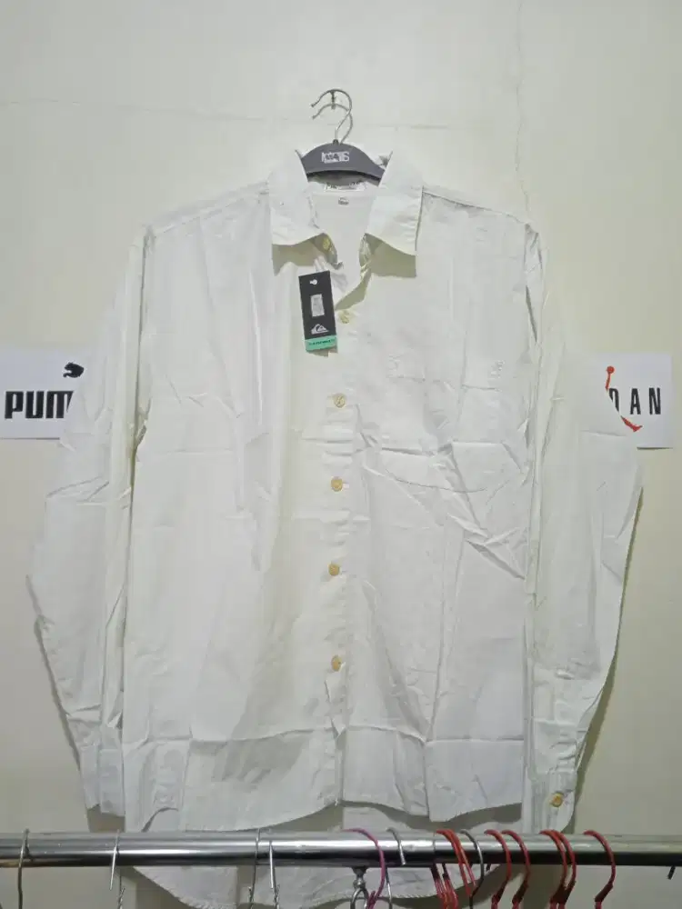 Kemeja Polos Pria — Basic Rapi, Kondisi Bagus, Murah