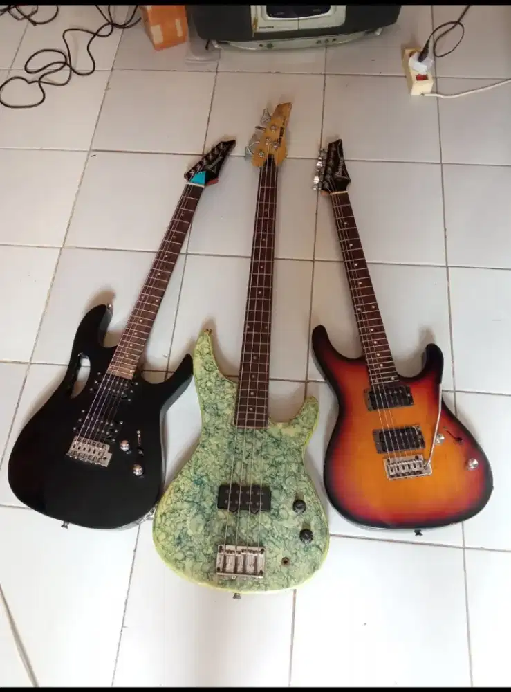 Di jual gitar listri dan bas