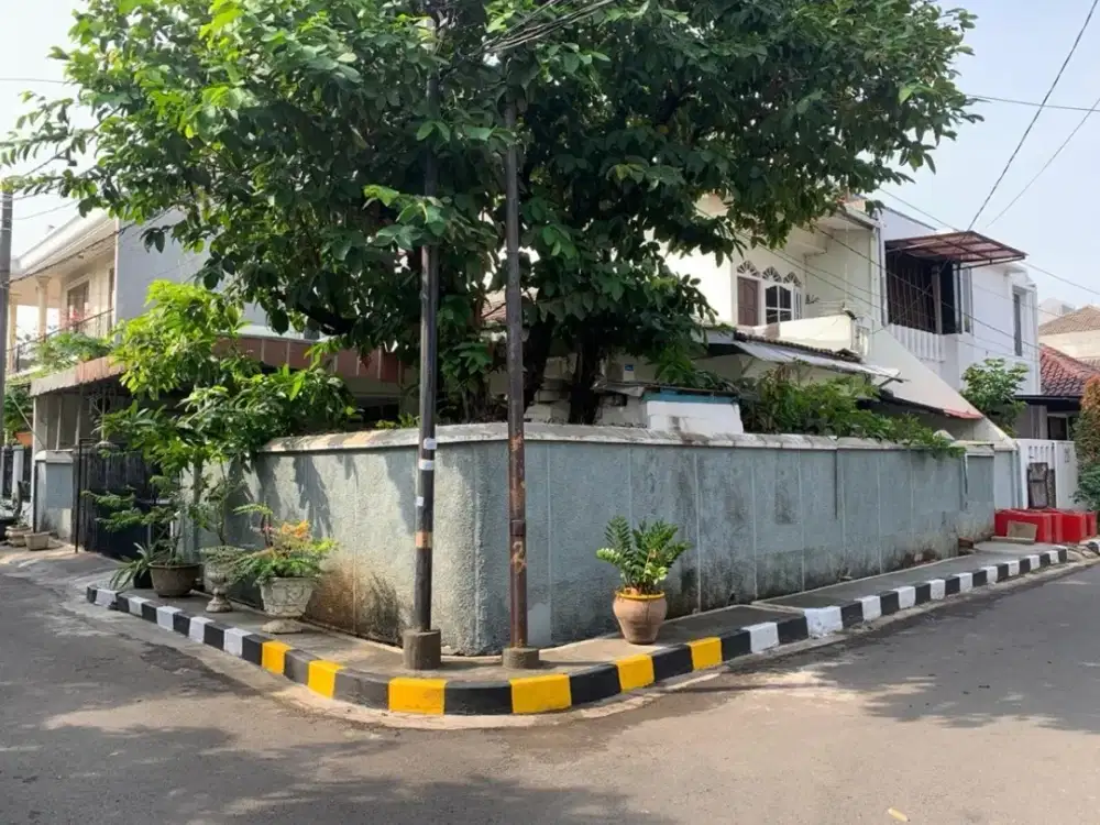 Rumah Tua Hitung Tanah Di Komplek Elit Rawamangun, Jakarta Timur