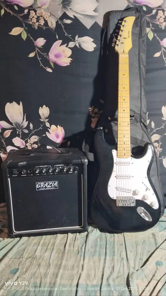 Gitar listrik Stratocaster+ampli jual apa adanya, kondisi hidup semua