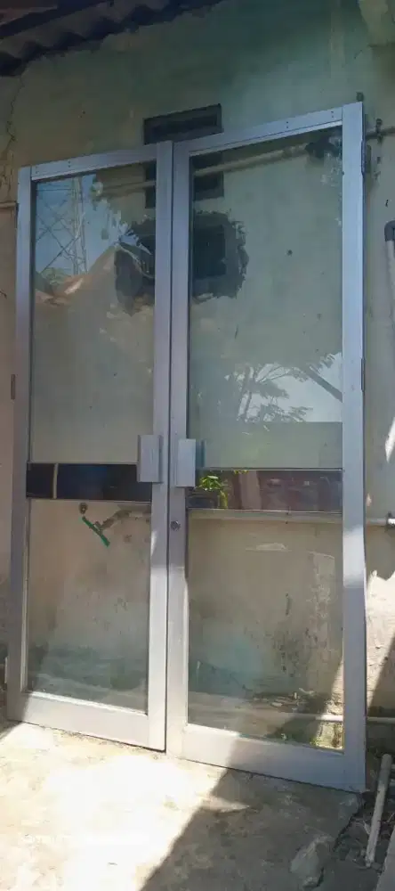 pintu utama aluminium kupu tarung