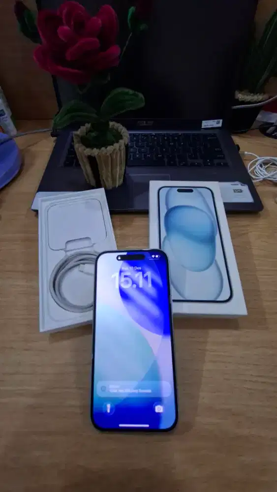Jual cepat Apple Iphone 15 base model 128 gb blue, second IBOX