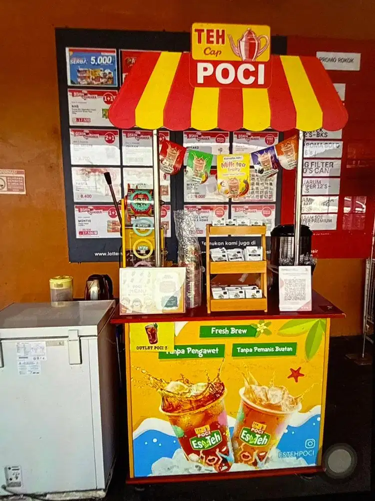 SPG untuk jaga stand teh poci di Lotte Grosir Alam Sutra