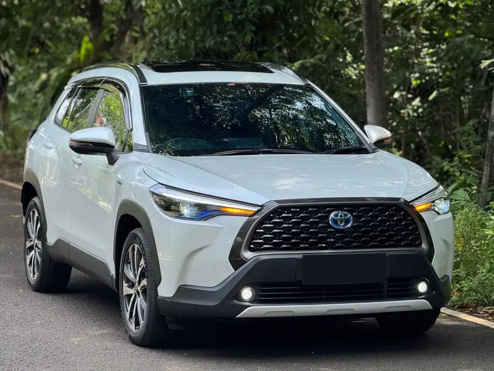 TOYOTA COROLLA CROSS HYBRID 2022 LOW KM