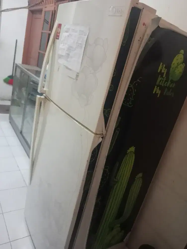 Jual aja nih kulkas LG 2 pintu