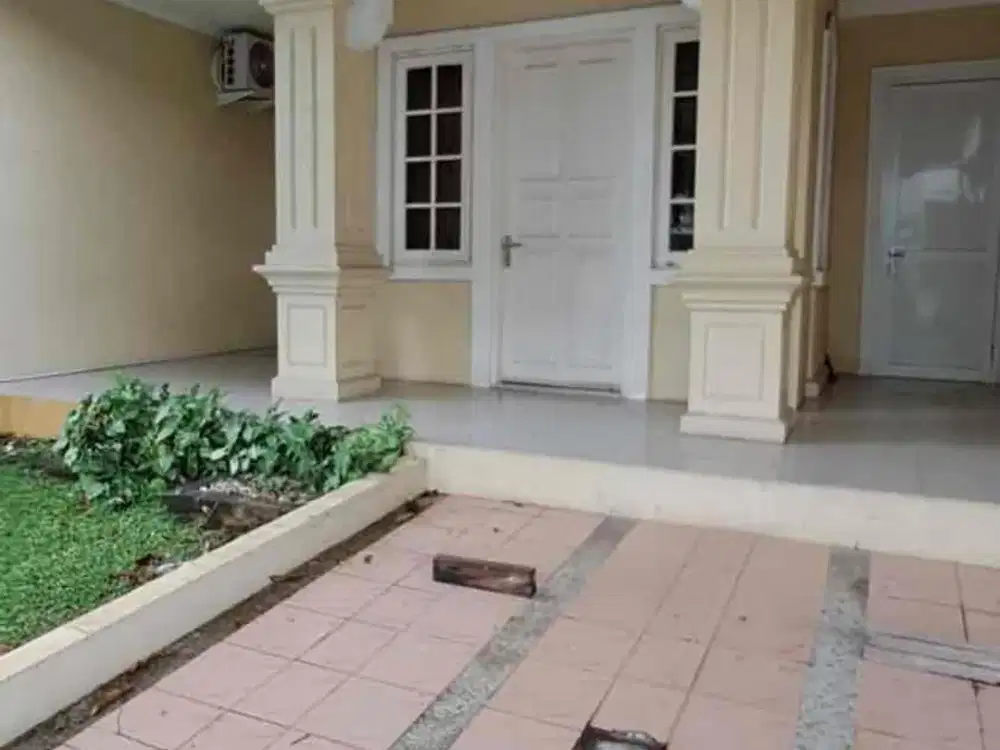 Disewakan rumah dua lantai luas Legenda Wisata Cibubur