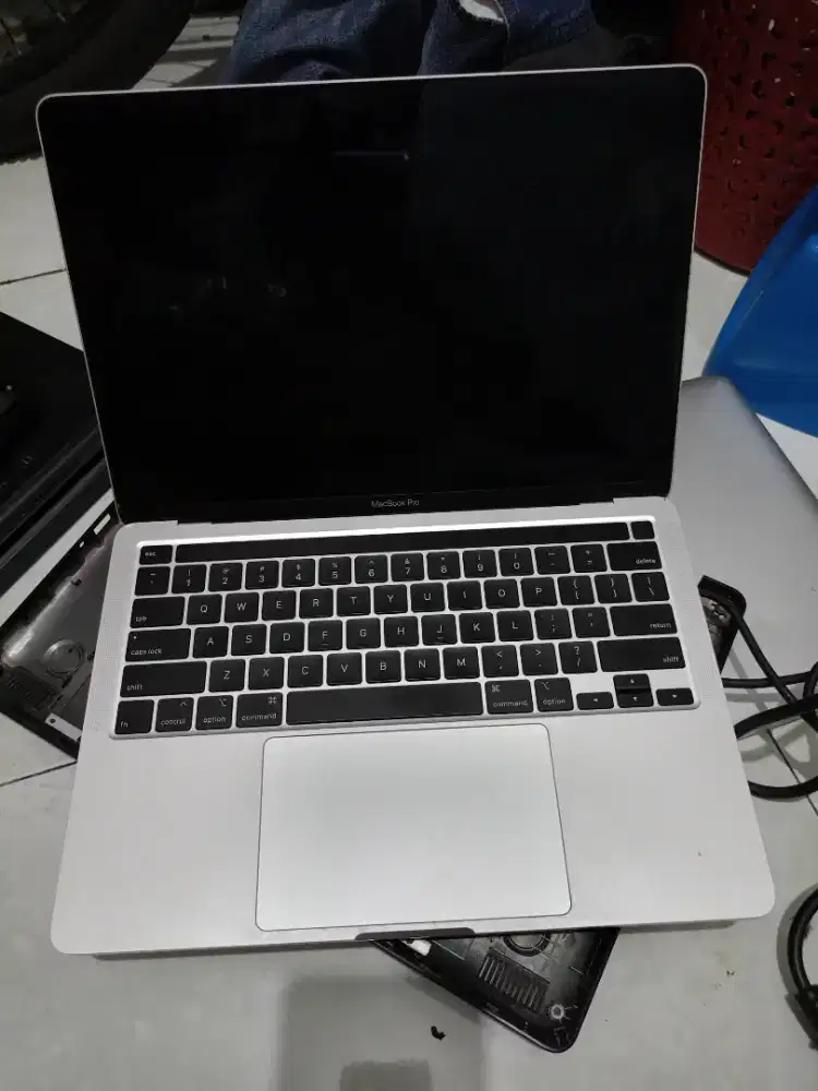 macbook pro retina touchbar minus