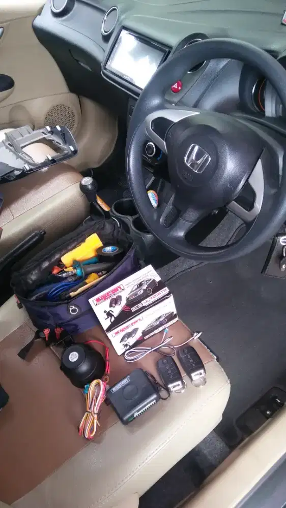 Jasa pasang alarm mobil Bandung