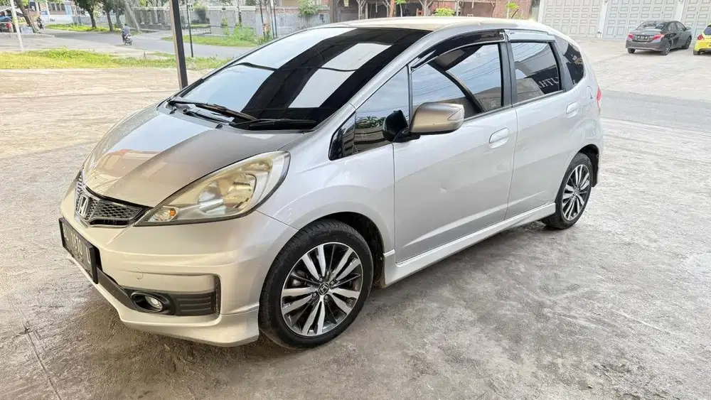 HONDA JAZZ RS 2011 M/T