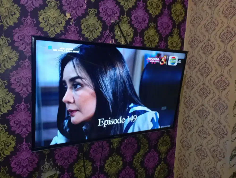 Jual tv led di gital 43 in mrk panasonic.. Tv no minus. Belum smat .