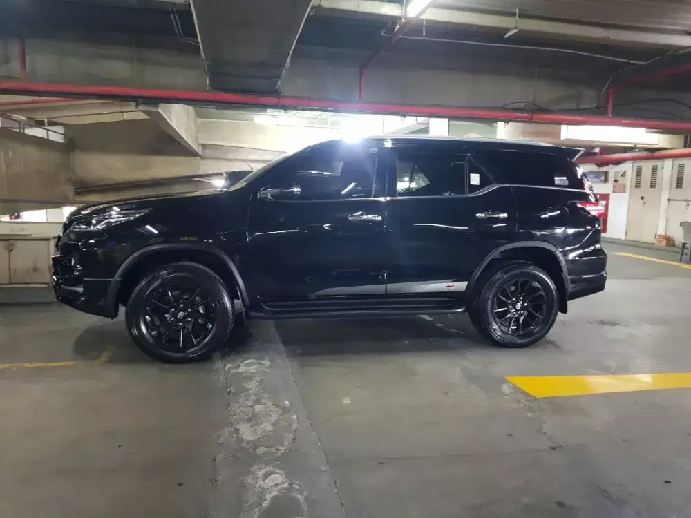 2.8 GR sport 2023  low KM