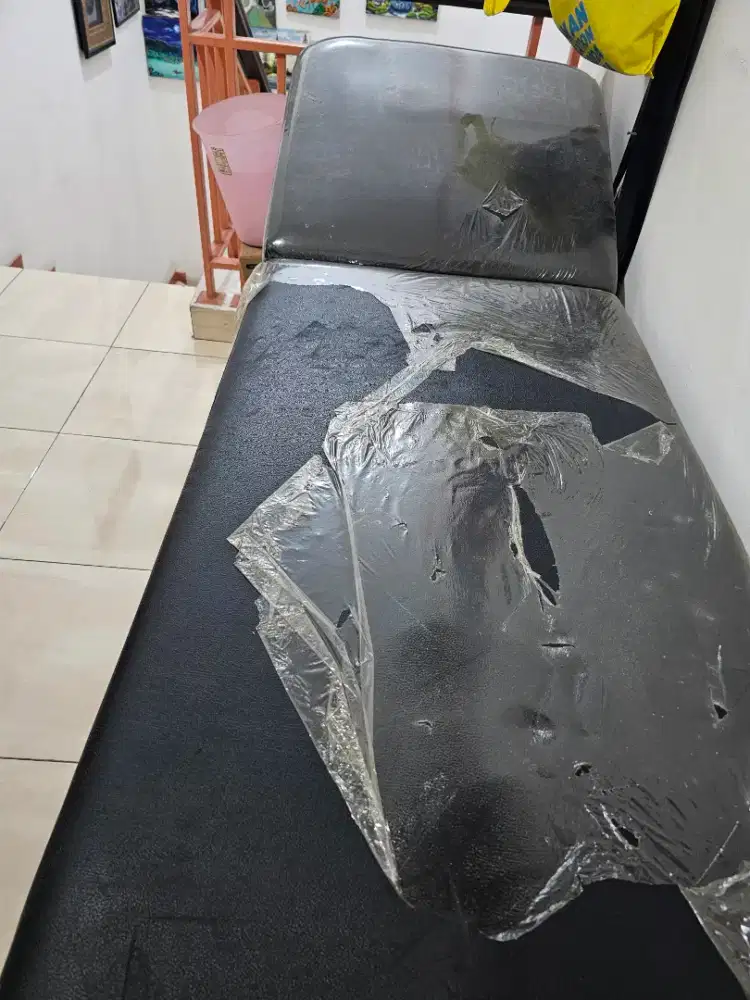 Jual perlengkapan salon ranjang facial  murah kondisi masih bagus