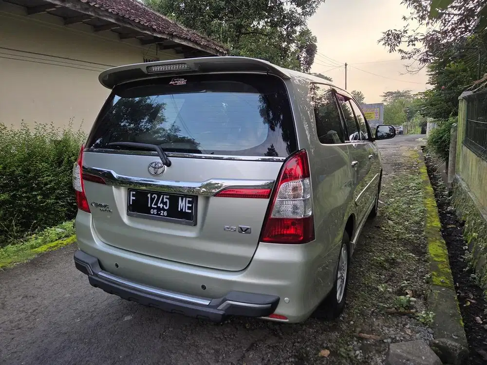 Innova V matic diesel solar 2014