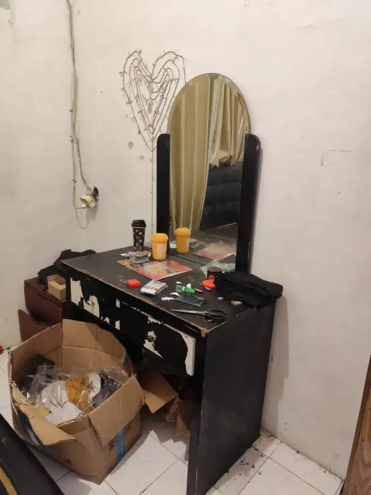 Meja rias modern kayu solid keras tinggal cat ulang