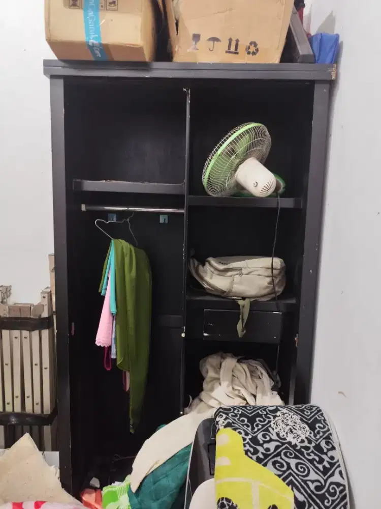 Lemari pakaian kayu solid keras lebar 1 meter tinggi 2 meter