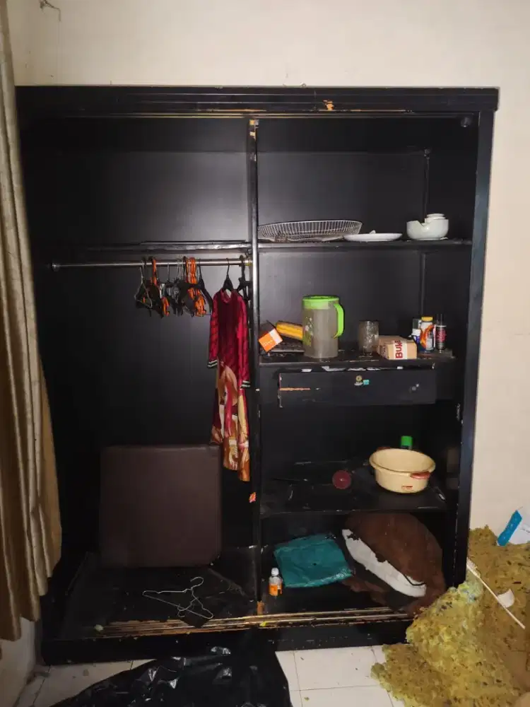 Lemari pakaian kayu solid keras lebar 1.5 meter tinggi 2 meter