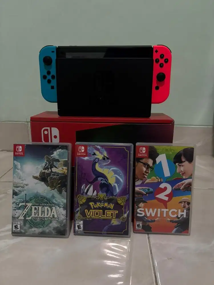 nintendo switch v2 kondisi mulus pemakaian minim bonus 3 game + sd 128