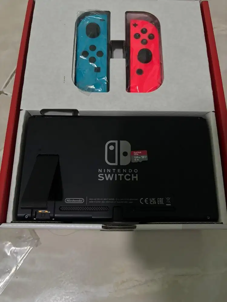 nintendo switch v2 kondisi mulus pemakaian minim  + sd 128