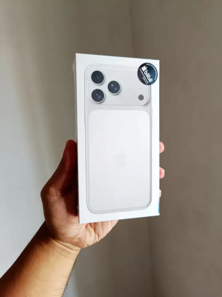 iPhone 17 Pro Max Silver